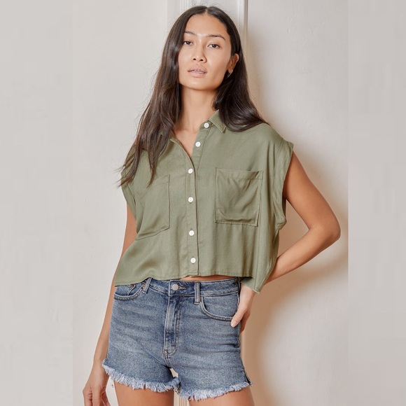 Lulus Tops - Lulu’s On a Journey Olive Green Button-Up Crop Top